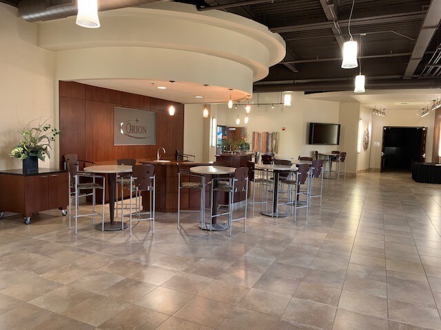 More Photos Of 2210 Woodland Dr, Manitowoc Office For Lease