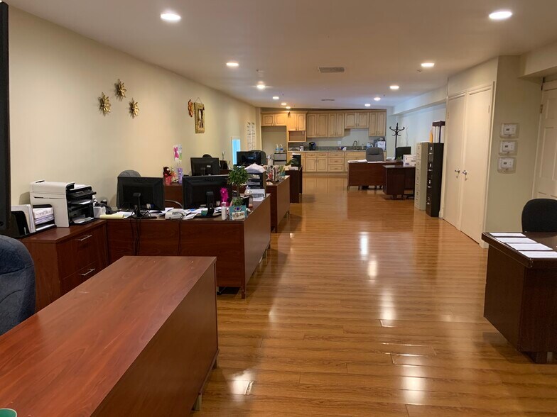 More Photos Of 505 S Main St, Santa Ana Storefront For Sale