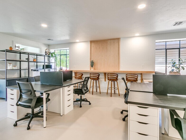 More Photos Of 527 E Main St, Norman Storefront For Lease