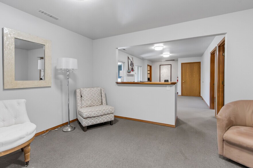 More Photos Of 104 Tremont Ave, Port Orchard Medical For Sale