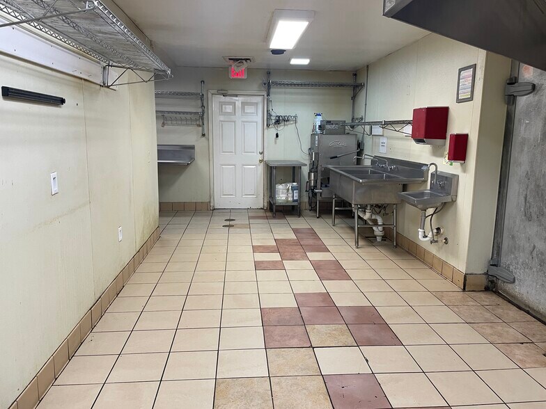 More Photos Of 386 Highway 82 S, Jefferson Restaurant For Sale