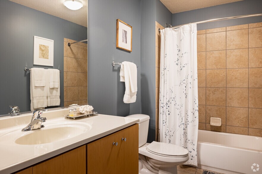 More Photos Of 225 N Columbus Dr, Chicago Multifamily For Sale