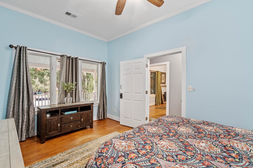 More Photos Of 925 10th St, Port Royal Restaurant For Sale