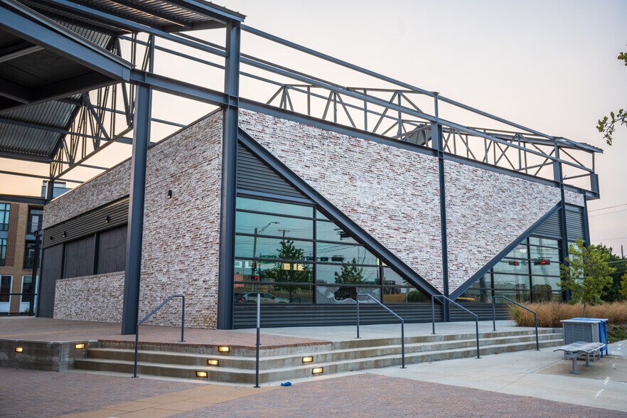 More Photos Of 218 W Commerce St, Dallas Unknown For Lease