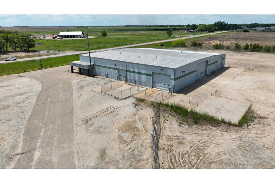More Photos Of SE 241 SE 10 Ave, Great Bend Warehouse For Sale