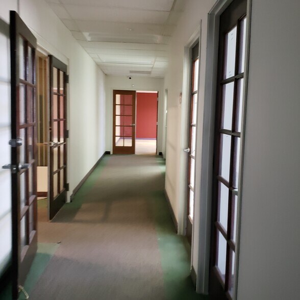 More Photos Of 7030 Hayvenhurst Ave, Van Nuys Warehouse For Sale