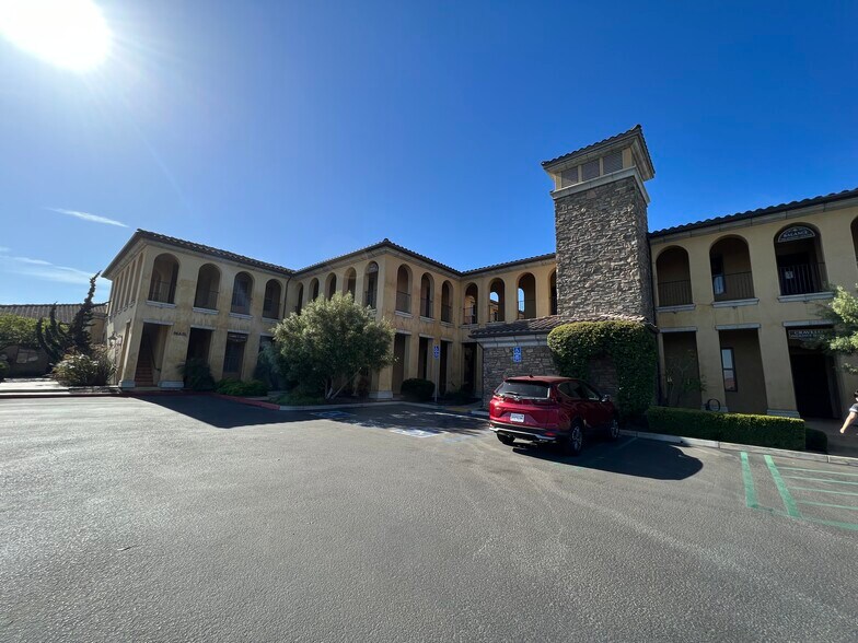 More Photos Of 411-421 E Betteravia Rd, Santa Maria Office Residential For Lease
