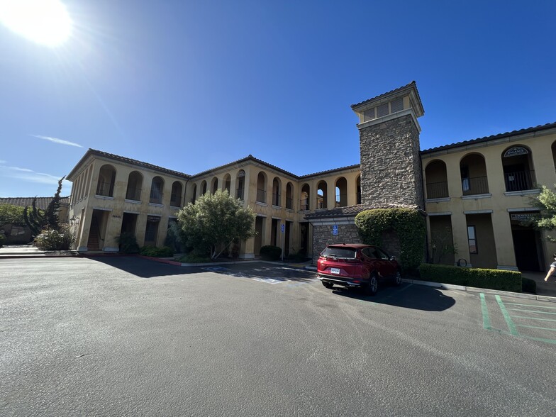 More Photos Of 411-421 E Betteravia Rd, Santa Maria Office Residential For Lease
