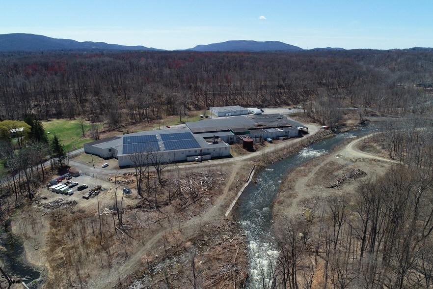 More Photos Of 112 Forge Hill Rd, New Windsor Township Warehouse For Lease