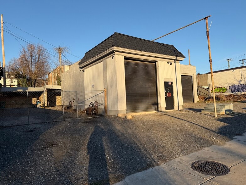 More Photos Of 1160 Homestead St, Baltimore Auto Repair For Lease
