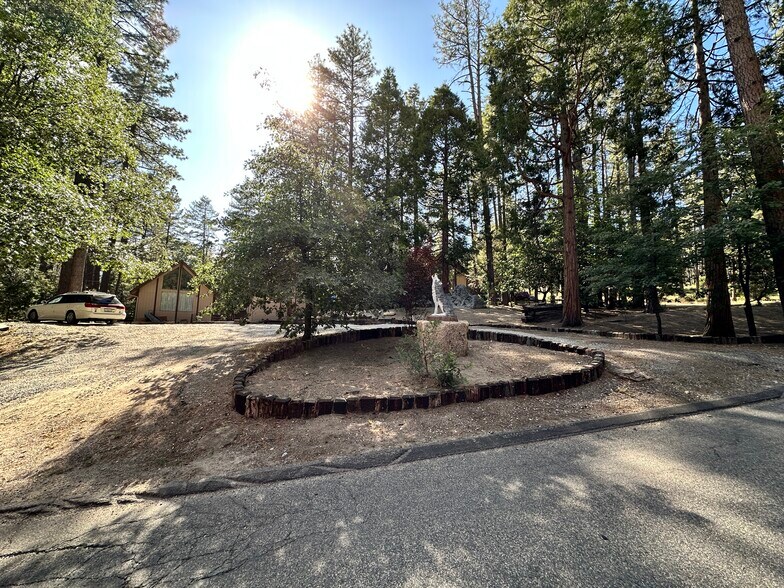 More Photos Of 26305 Delano Dr, Idyllwild-Pine Cove Apartments For Sale