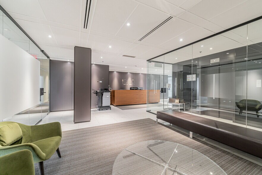 More Photos Of 1100 Boul Crémazie E, Montréal Office For Lease