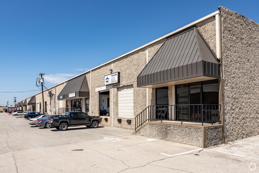 More Photos Of 4301-4321 Lindbergh Dr, Addison Industrial For Sale