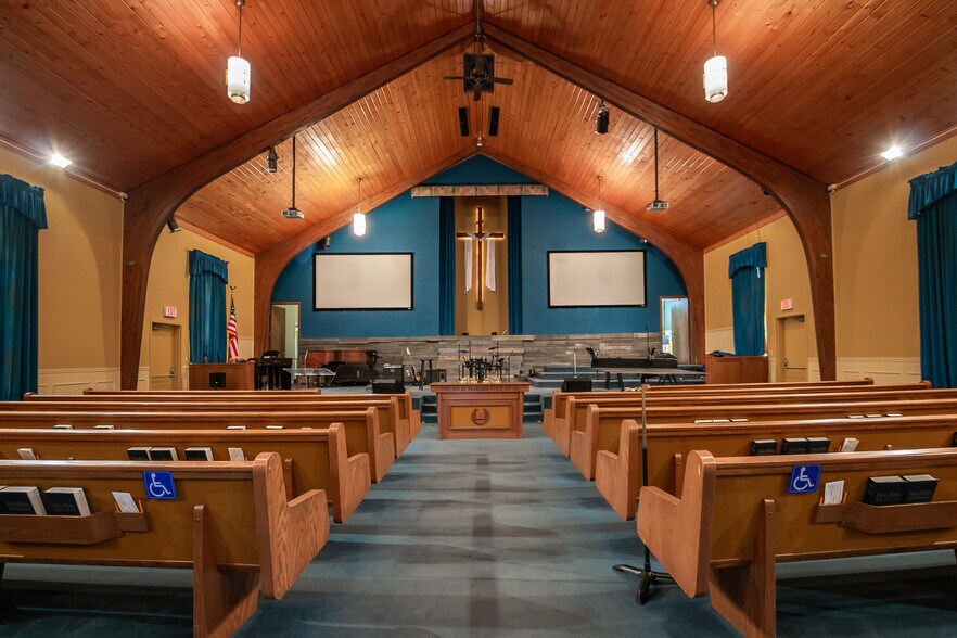 More Photos Of 733 Country Club Dr, Xenia Religious Facility For Sale