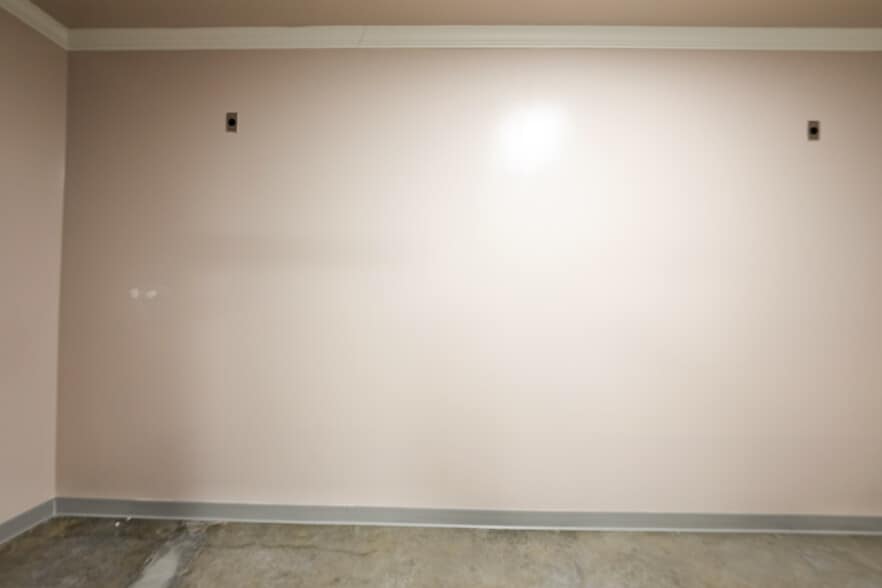 More Photos Of 106 Abigayles Row, Scott Warehouse For Sale