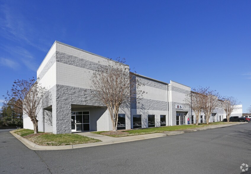 More Photos Of 521 Eagleton Downs Dr, Pineville Light Manufacturing For Lease