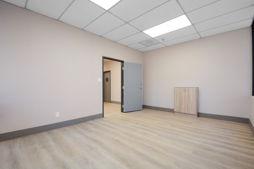 More Photos Of 2296 N Batavia St, Orange Warehouse For Sale