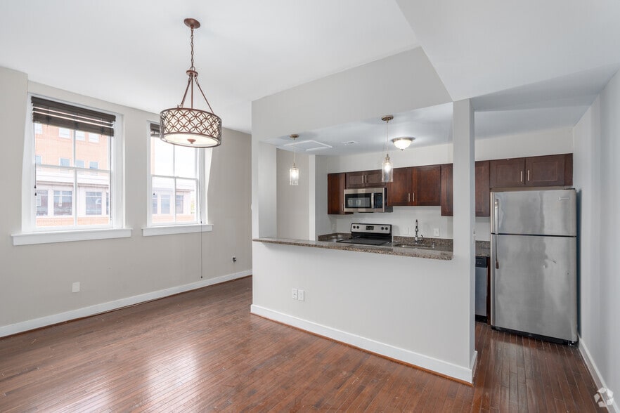 More Photos Of 617-631 W Lexington St, Baltimore Apartments For Lease