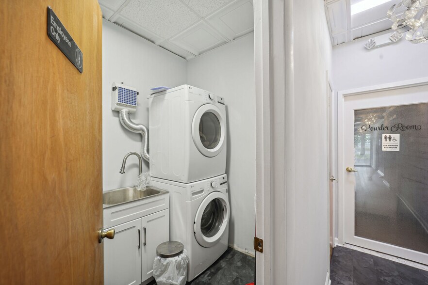 More Photos Of 5061 Allentown Rd, Suitland General Retail For Sale