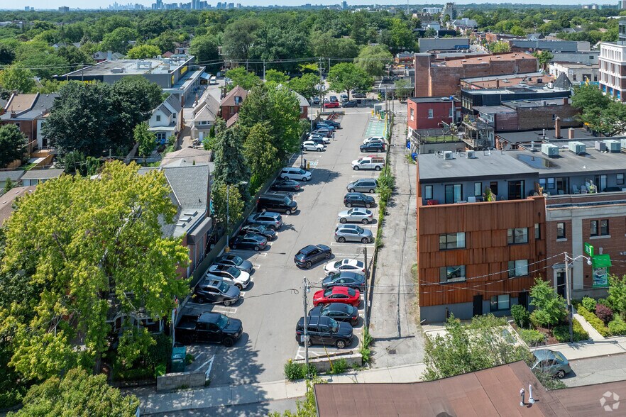 More Photos Of 2975 Dundas St W, Toronto Parking Lot For Lease