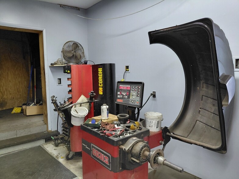 More Photos Of 7 Saratoga Ave, Ballston Spa Auto Repair For Sale