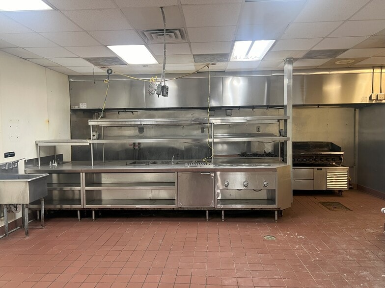 More Photos Of 7-9 E Bay St, Savannah Bar For Sale