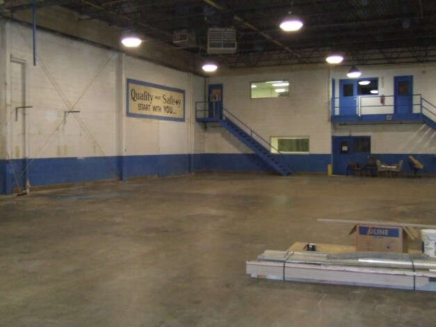 More Photos Of 1110 Windsor Rd, Loves Park Distribution For Sale