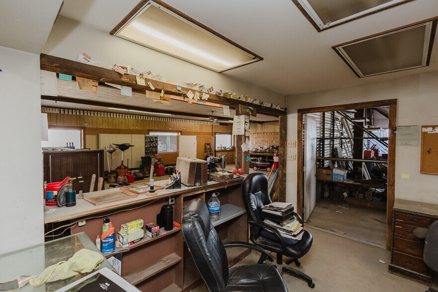 More Photos Of 410 N Commercial Ave, Sedgwick Storefront For Sale