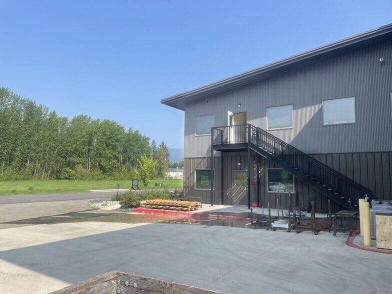 More Photos Of 850 Hawthorne Ave, Ponderay Manufacturing For Lease