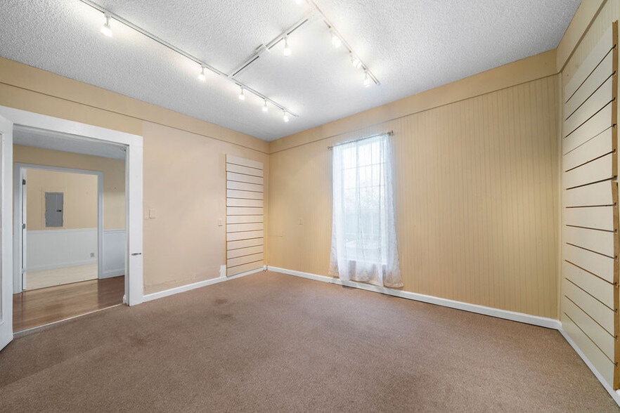 More Photos Of 9 Rome Rd SW, Cave Spring Funeral Home For Sale