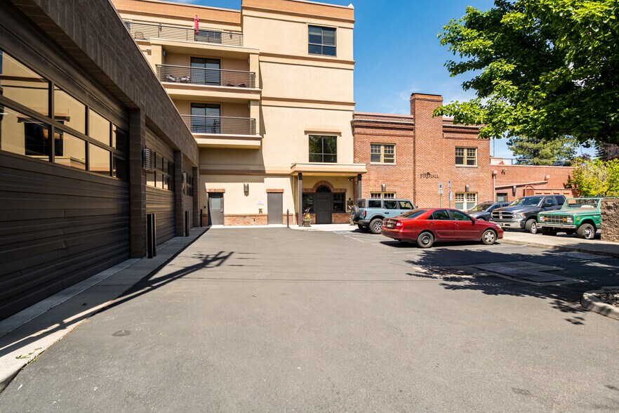 More Photos Of 5 NW Minnesota Ave, Bend Office For Lease