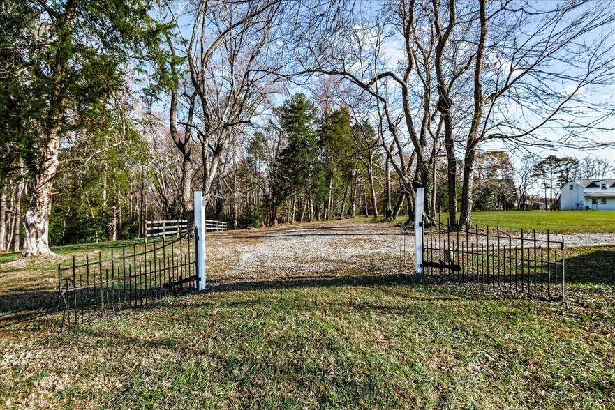 More Photos Of 115 E Broaddus Ave, Bowling Green Apartments For Sale