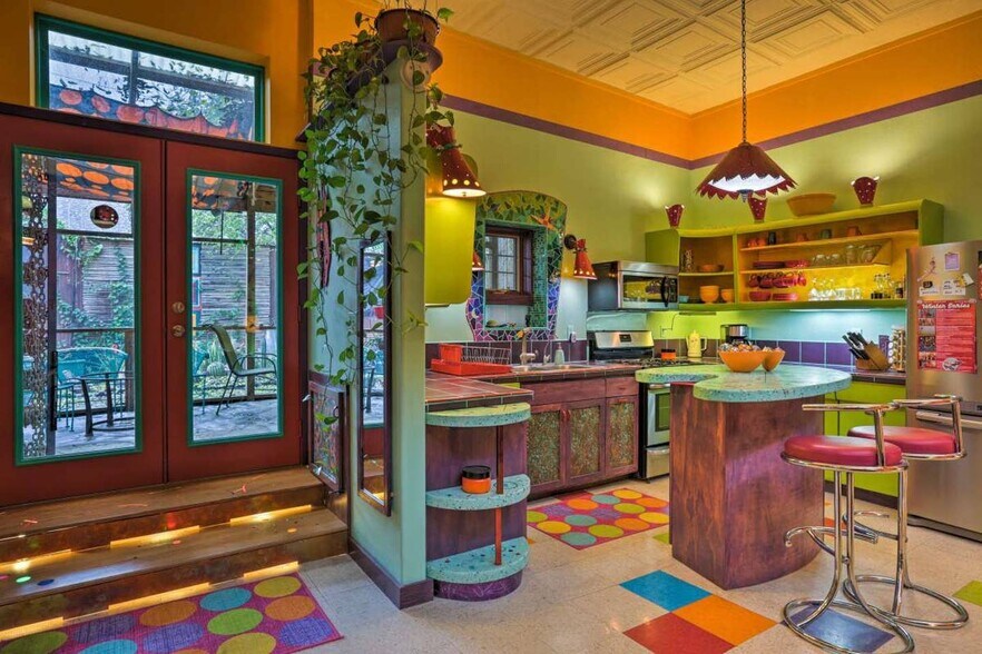 More Photos Of 1651 W Woodlawn Dr, San Antonio Storefront Retail Residential For Sale