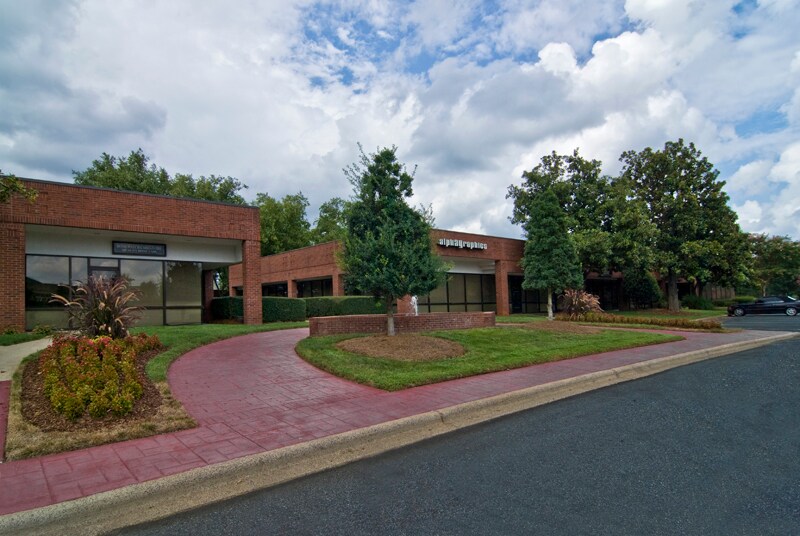 More Photos Of 301 McCullough Dr, Charlotte Unknown For Lease