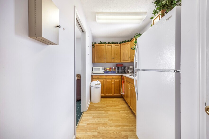 More Photos Of 13325 Jones St, Lavonia Office For Sale