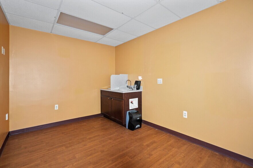 More Photos Of 4 Corwin Ct, Newburgh Medical For Sale