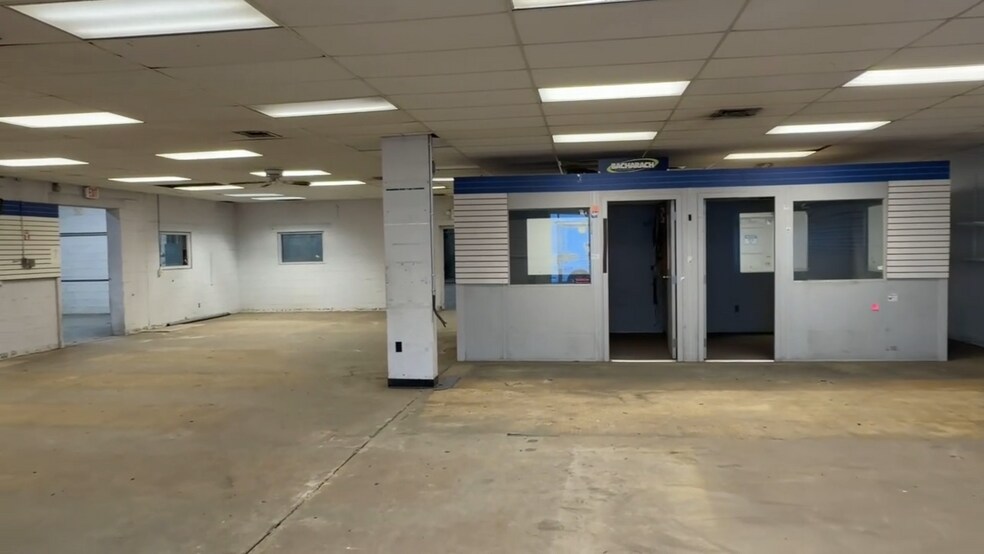 More Photos Of 36-60 Industrial pl, Middletown Manufacturing For Lease