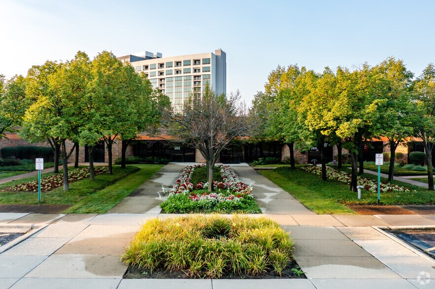 More Photos Of 3455 W Salt Creek Ln, Arlington Heights Office For Lease