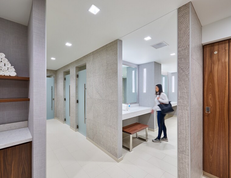 More Photos Of 555 12th St NW, Washington Office For Lease