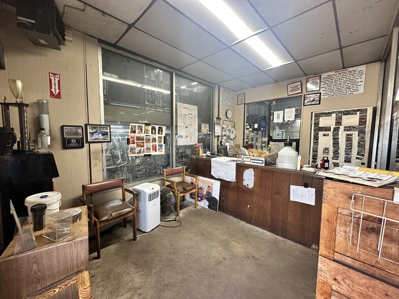 More Photos Of 6027 Ritchie Hwy, Brooklyn Freestanding For Sale