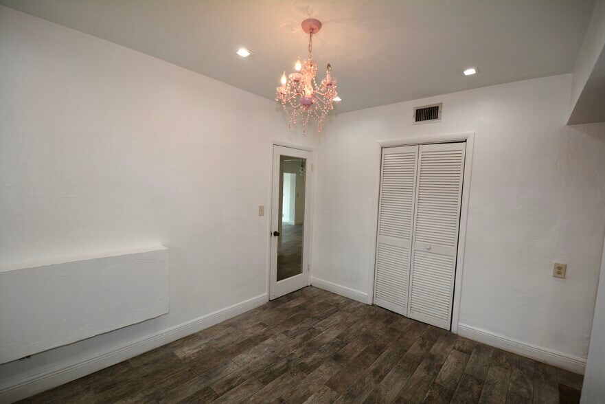 More Photos Of 16921 NE 6th Ave, North Miami Beach Office For Sale