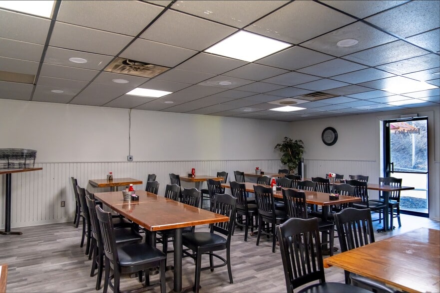 More Photos Of 1562 Island Ave, McKees Rocks Restaurant For Sale