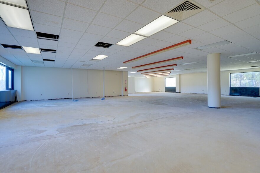 More Photos Of 275 Portsmouth Ave, Stratham Light Manufacturing For Sale