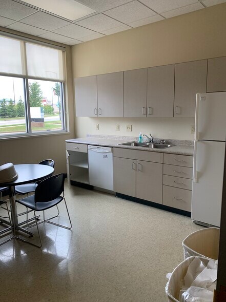 More Photos Of 2363 Holmgren Way, Green Bay Bank For Lease