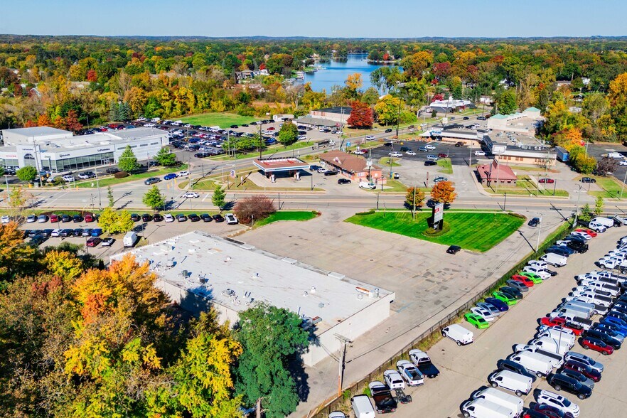 More Photos Of 1110-1126 N Pontiac Trail, Walled Lake Freestanding For Lease
