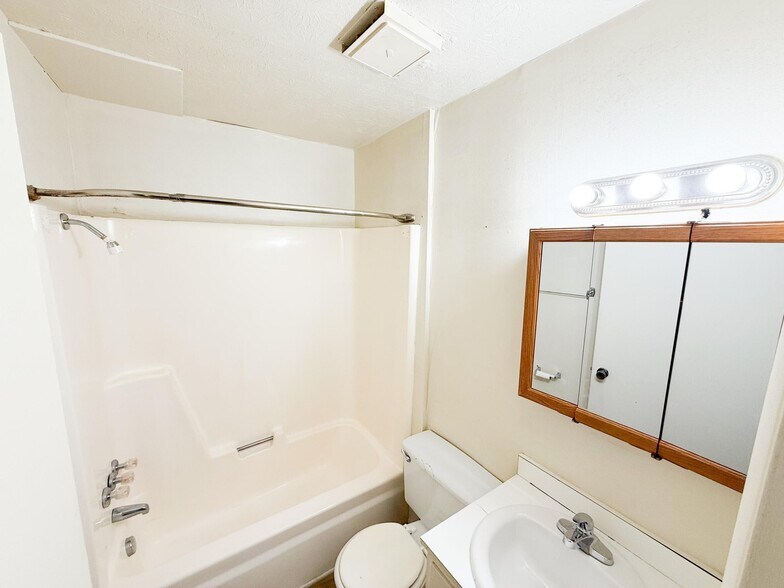 More Photos Of 105 Loveless Ln, Somerset Apartments For Sale