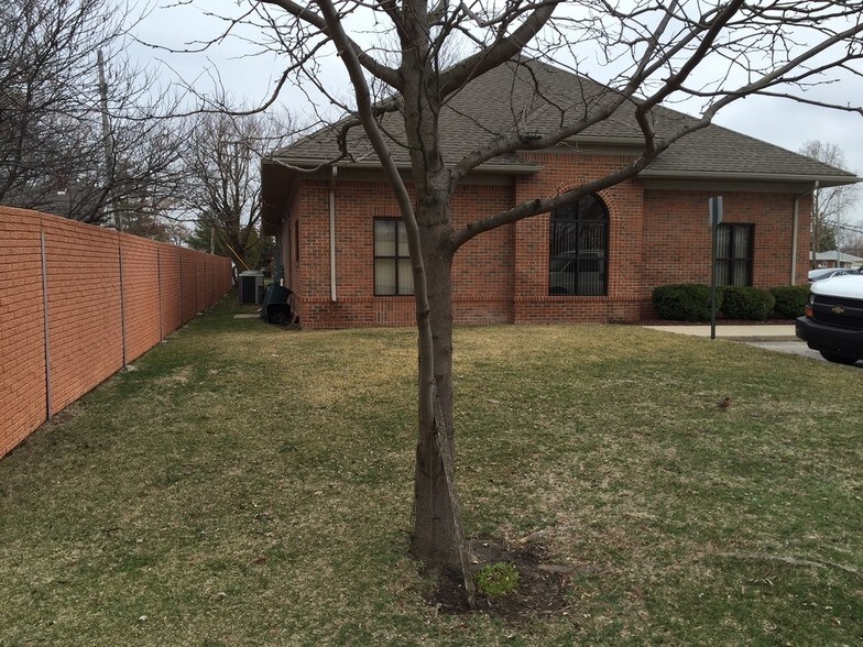 More Photos Of 14328 Northline Rd, Southgate Storefront Retail Office For Sale