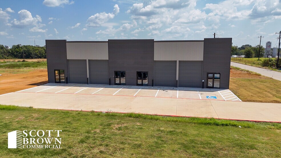 More Photos Of 8587 Stewart Rd, Aubrey Flex For Lease