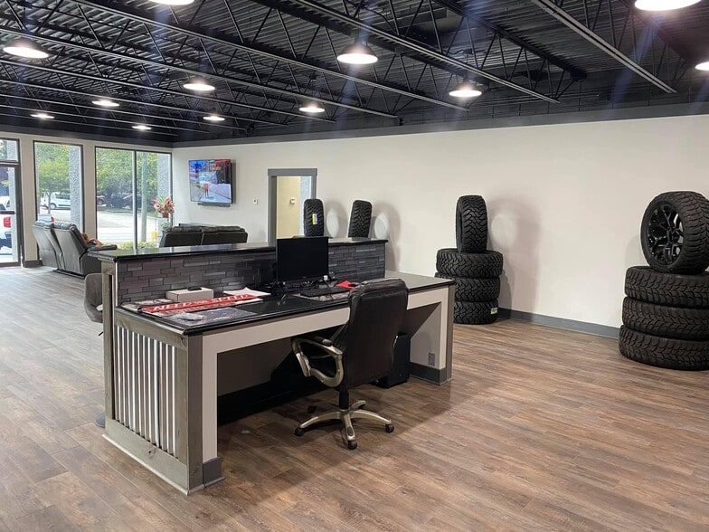 More Photos Of 1201 N Ashley St, Valdosta Auto Repair For Sale