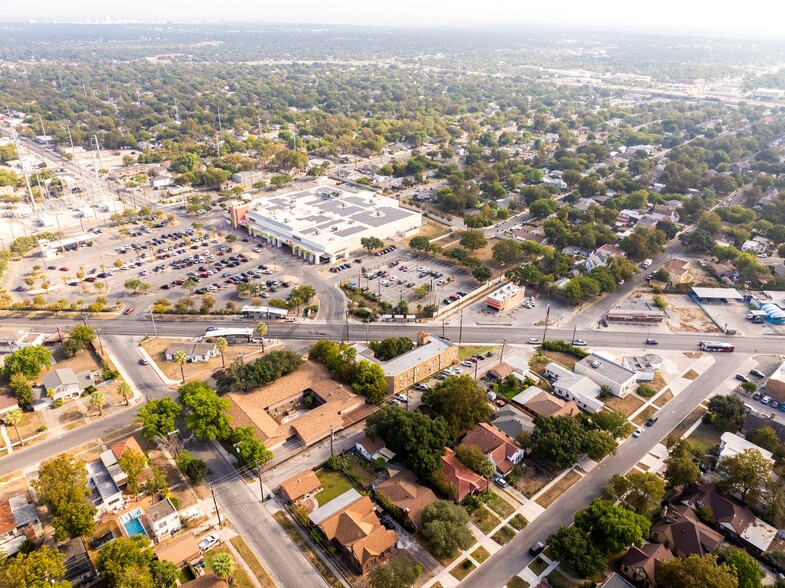 More Photos Of 2031 Fredericksburg Rd, San Antonio Apartments For Sale